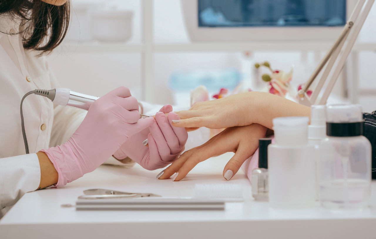 Manicure hybrydowy poznań piątkowo Nailspace